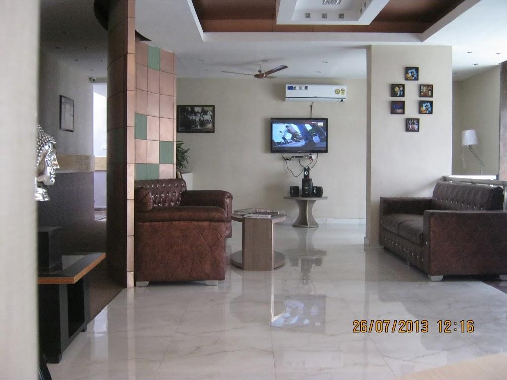 The Royal Court Hotel Nainital Exterior photo